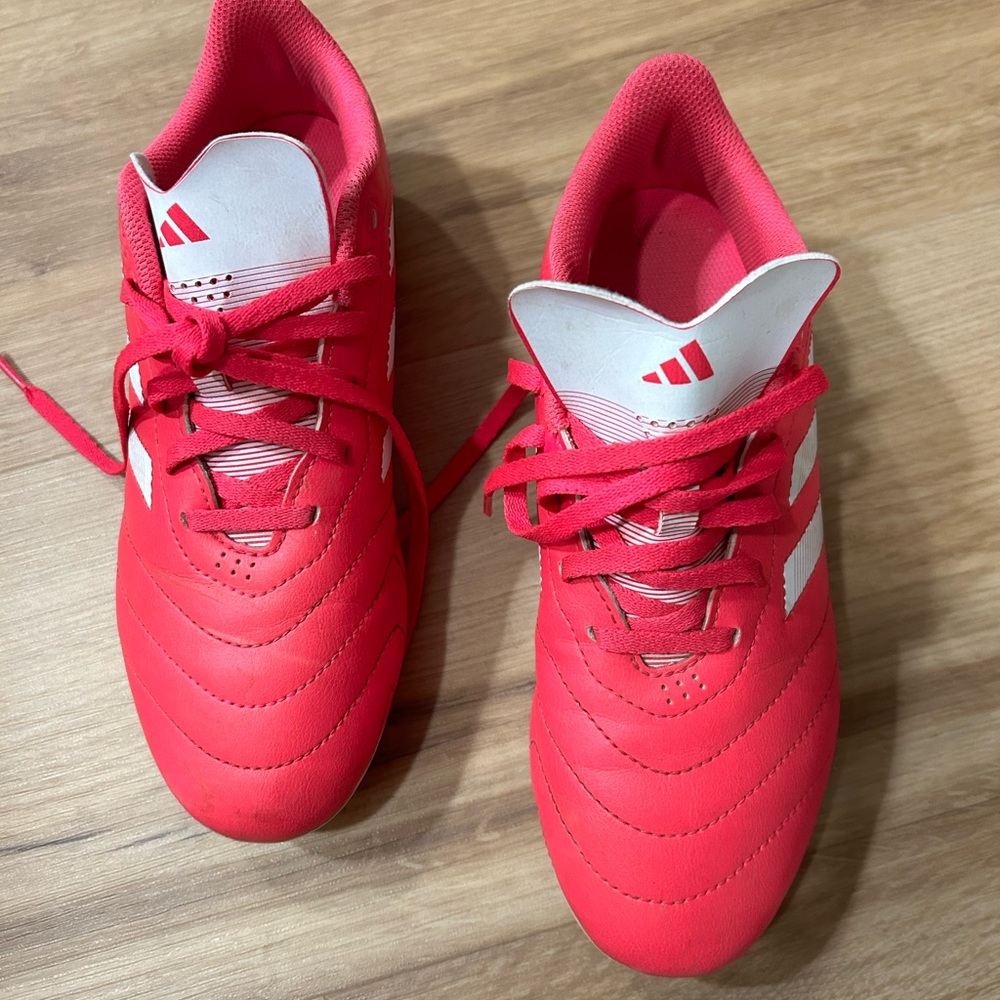 Adidas hot pink soccer cleats girls size 5